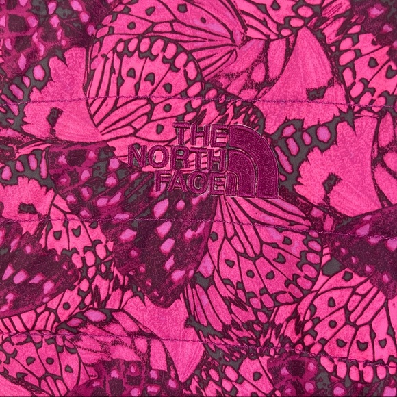 THE NORTH FACE Roxbury Pink Butterfly Camo Reversible Mossbud Swirl Jacket - Picture 4 of 12